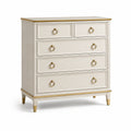 Commode cinq tiroirs en bois avec poignées métalliques dorées